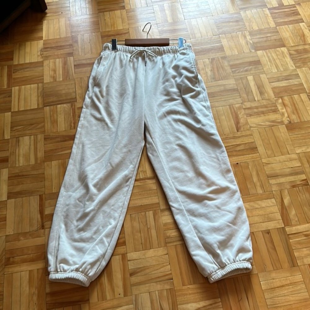 OLD NAVY high waisted sweatpants size medium but can fit a large - Picture 4 of 7